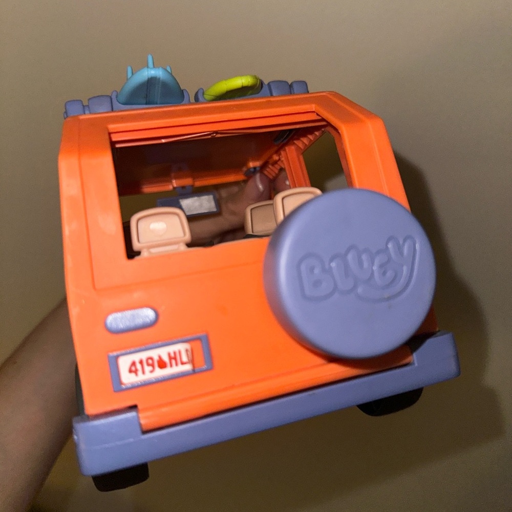 Bluey toy jeep good condition - Picture 4 of 4